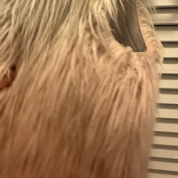 Faux Fur Vest in Ombre Pink and White. - Picture 5 of 6